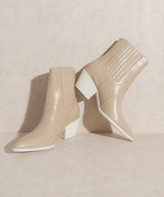 Load image into Gallery viewer, Dawn Paneled Western Bootie