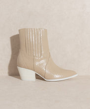 Load image into Gallery viewer, Dawn Paneled Western Bootie