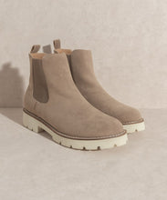 Load image into Gallery viewer, Oasis Society Gianna - Chunky Sole Chelsea Boot