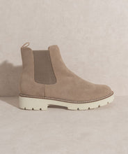 Load image into Gallery viewer, Oasis Society Gianna - Chunky Sole Chelsea Boot