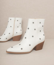 Load image into Gallery viewer, OASIS SOCIETY Ivanna - Star Studded Western Boots