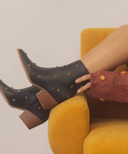Load image into Gallery viewer, OASIS SOCIETY Ivanna - Star Studded Western Boots