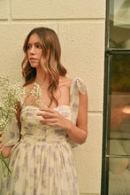 Load image into Gallery viewer, Winnie Flowy Floral Sweetheart Maxi Dress - Lavender