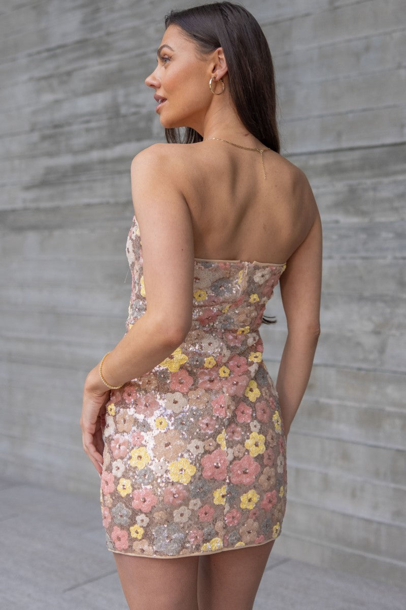 Samira Strapless Peachy Pink Floral Sequin Mini Dress Medium Samira Strapless Peachy Pink Floral Sequin Mini Dress Medium