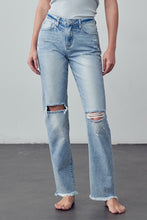 Load image into Gallery viewer, HIGH RISE STRAIGHT JEANS